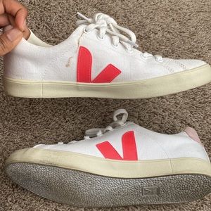 Women’s Veja Esplar Sneakers Size 9